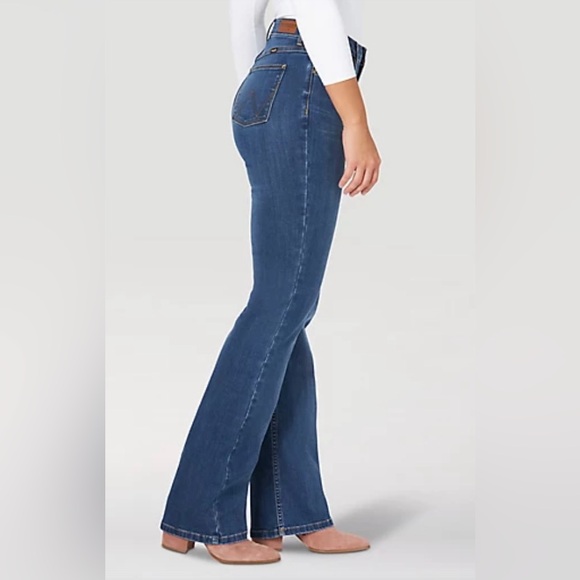 Wrangler bold boot high rise jeans. Med/light wash. Size 22. Like new-Worn once. - Picture 4 of 10